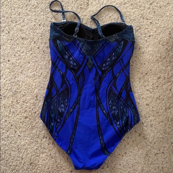 Beautiful Gem Detail Swimsuit - Picture 4 of 6